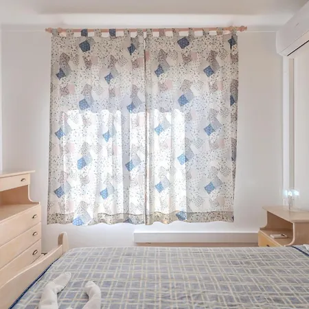 #348 Madaleno Cozy דירה